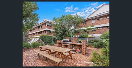 Furnished 2 Level Apartment - Photo 3