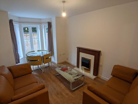 3 bedroom flat to rent - Photo 2