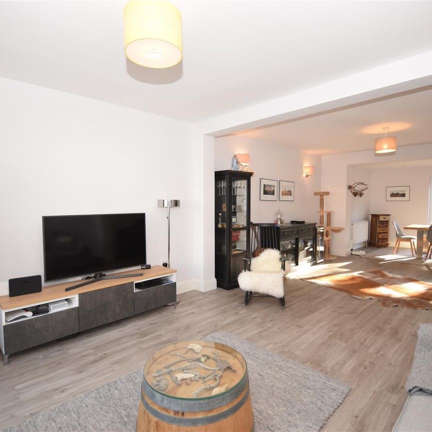 Chelwood Gardens, Richmond, Surrey, TW9 - Photo 1