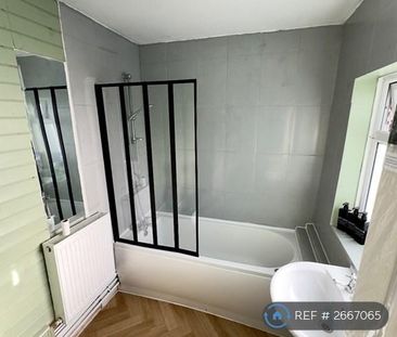 2 bedroom terraced house to rent - Photo 2