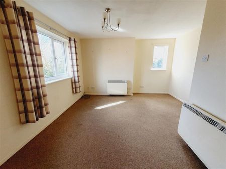 2 Bedroom Flat to Rent in Haweswater Road, Kettering, Northants, NN16 - Photo 3