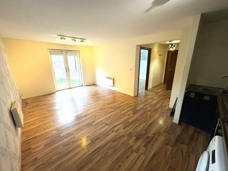 1 bed Apartment - To Let - Photo 2