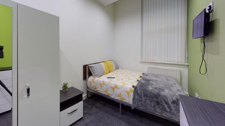 3 bedroom flat to rent - Photo 5