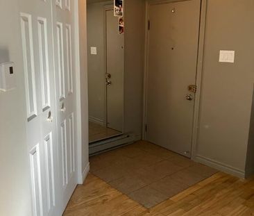 2 1/2, studio, électros et électricité inclus - Photo 1