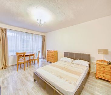 Studio to rent - Photo 6