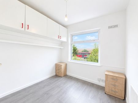 London Road, Ashford, Surrey,TW15 - Photo 2