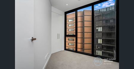 Stunning 25th Floor, 1 Bed + Study Apartment in St Leonards Square - Photo 5