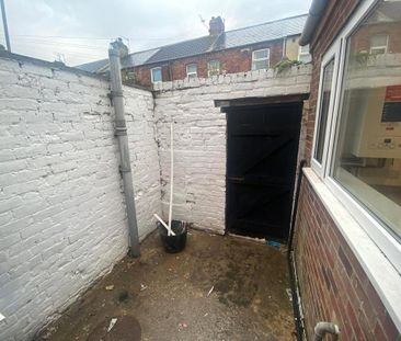 2 bedroom terraced house to rent - Photo 2