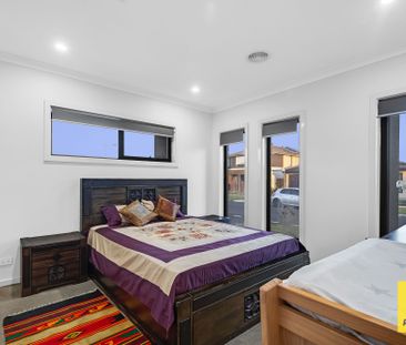 Spacious Bedroom, 2-Bathroom Home with Double Garage for Lease - Photo 3