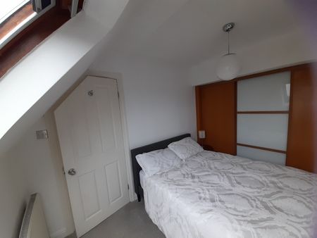 1 Bed Flat, Lidgett Lane, LS8 - Photo 2