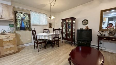 Joli 4 1/2 demi sous sol avec ample lumière naturelle - Photo 3