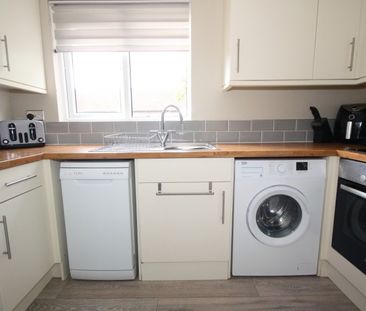 Hallington Close, Woking - Photo 3