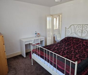 1 bedroom in a house share to rent - Photo 4