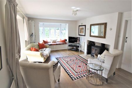 3 bedroom detached house to rent - Photo 2