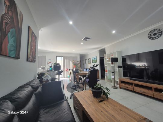 Banksia Grove - Photo 1