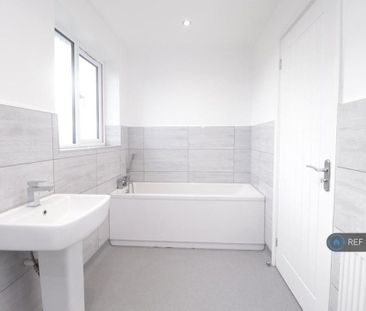 3 bedroom semi-detached house to rent - Photo 1