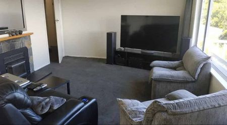 Charming 3 Bedroom Home with Outstanding Views - Photo 2