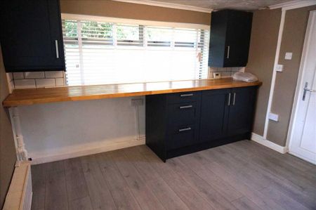 3 bedroom detached bungalow to rent - Photo 5
