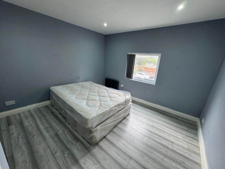 Price £1,350 pcm - Available Now - Unfurnished - Photo 2