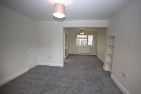 3 bedroom end of terrace house to rent - Photo 4