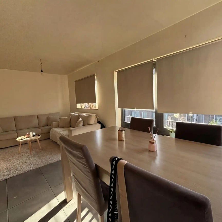 Ruim appartement met twee slaapkamers in centrum Aalst - Photo 1