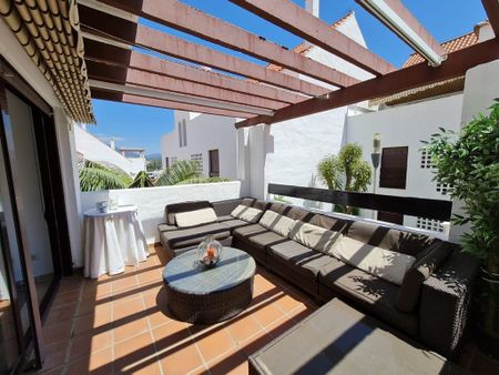 Luxury Apartment for rent in Marbella, Andalusia - Photo 3