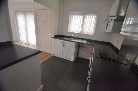 3 bedroom end of terrace house to rent - Photo 4
