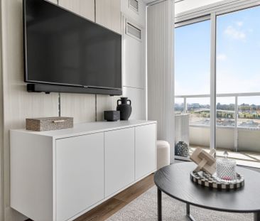 For Lease - 10 Honeycrisp Crescent Unit# 911, Vaughan, Ontario - Photo 3