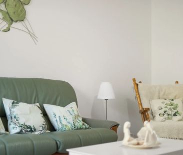 Fantastic 3 bedroom townhouse -6 month lease only - Photo 3