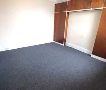 To Let 1 Bed Apartment - Photo 2