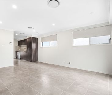 Modern & Sophisticated Home - Photo 3