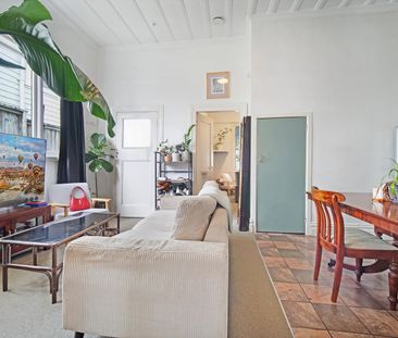 Character villa in Mt Eden - Photo 2