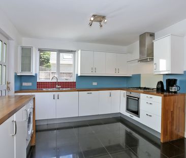 4 bedroom detached house to rent - Photo 4