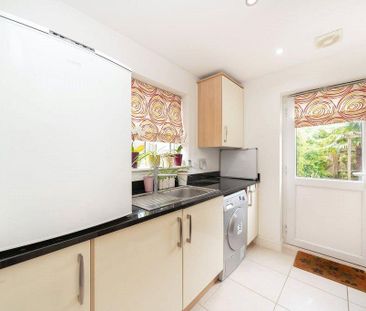 5 bedroom end of terrace house to rent - Photo 4