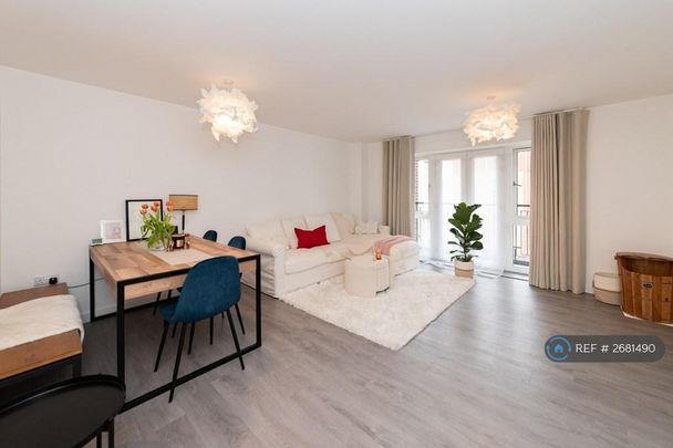 2 bedroom flat to rent - Photo 1