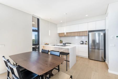 Fully Furnished Two-Bedroom Top- Floor Apartment - Photo 4