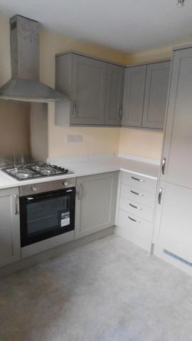 2 bedroom terraced house to rent - Photo 2