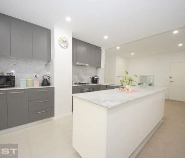 “Ideal Location, Close to everything” - Photo 3
