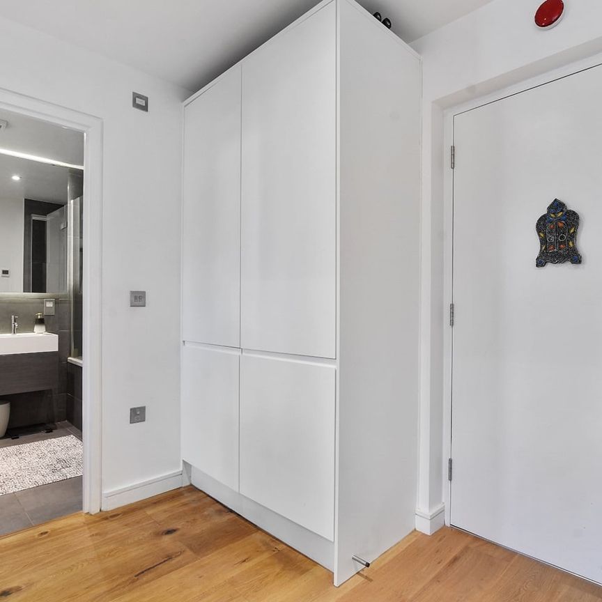 1 Bed Flat, Knightsbridge House, W4 - Photo 1