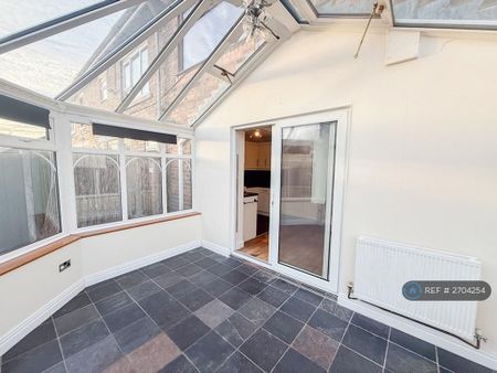 3 bedroom semi-detached house to rent - Photo 3