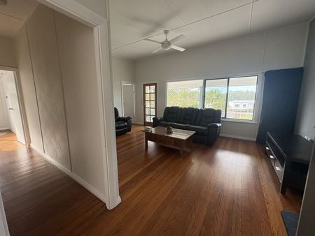 Charming & Comfortable Living - Photo 4