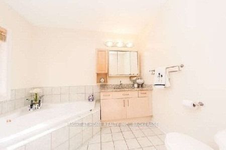 For Lease - 10 Moreau Trail, Toronto, Ontario - Photo 4