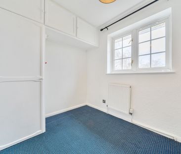 End Of Terrace House to rent - Moultain Hill, Swanley, BR8 - Photo 2