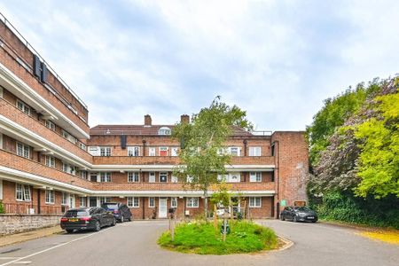 3 bedroom flat to rent - Photo 4
