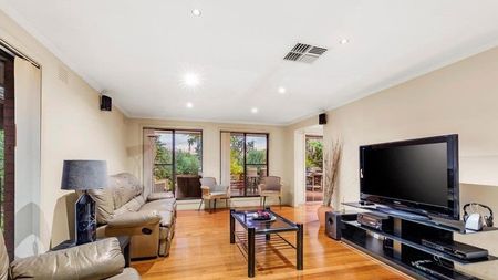 5 Shiraz Court, Bundoora VIC 3083 - Photo 2