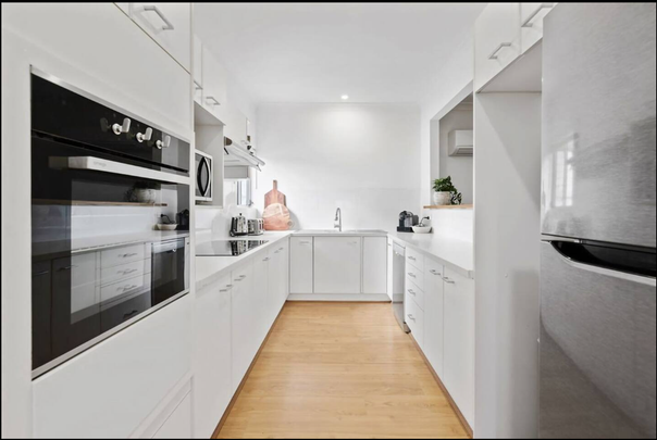 Three bedroom, stylishly furnished! INSPECTIONS BY APPOINTMENT ONLY - Photo 1