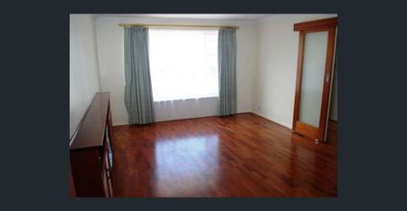 Perfect 3 Bedroom Home - Photo 2