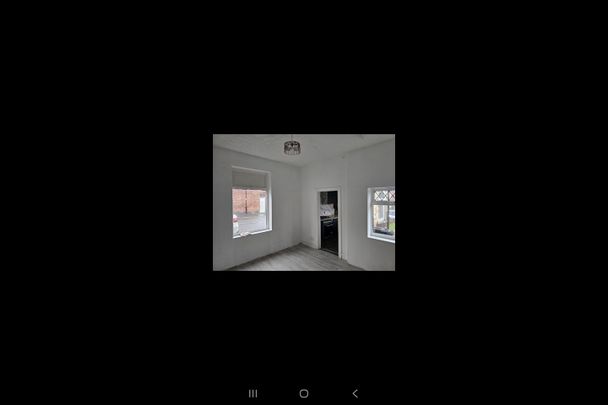 Room in a Shared House, Mortlake Road, S5 - Photo 1