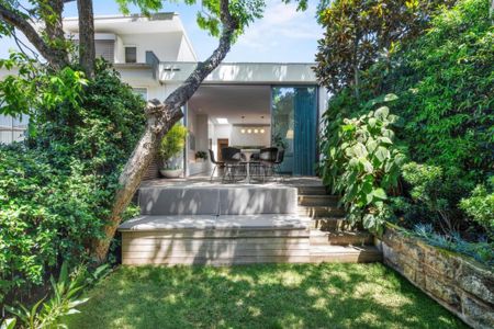 Architecturally Designed Coastal Residence – Moments from Bronte & Clovelly Beaches - Photo 4