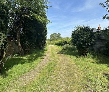 Yarmouth Road, Broome, Bungay - Photo 1